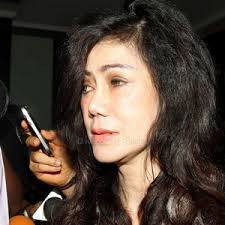 Hasil gambar untuk bugil telanjang NAJWA SHIHAB indonesia presenter tv