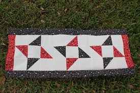 Résultat de recherche d'images pour "4th of July table runners"