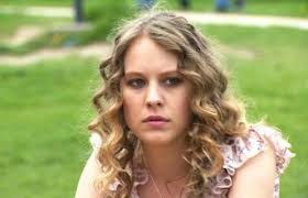 Résultat de recherche d'images pour "beni affet feride ve eylül kardeş mi"