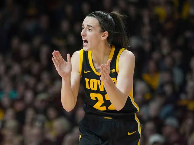 Iowa basketball phenom Caitlin Clark plans to forgo next season and enter  WNBA Draft