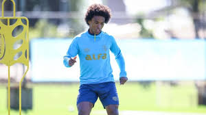 Meia do Grêmio Willian inicia curso de gestão da Uefa para planejar carreira após aposentadoria