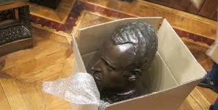 Resultado de imagen de retirada del busto del rey juan carlos