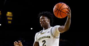 LJ Cason injury: Michigan guard hobbles to locker room in first half vs. Illinois