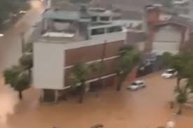 Chuva forte atinge mais uma cidade de Minas e deixa vias alagadas