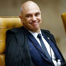 Moraes diz que modelo eleitoral brasileiro faliu e defende migração para o voto distrital misto