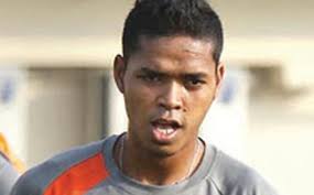 Kipuw-Rahmat Affandi Diragukan Tampil Lawan PSPS. Hasim Kipuw - Hasim-Kipuw