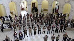 Casi un centenar de manifestantes detenidos en el Capitolio por protestar contra la guerra de EE UU contra Irán