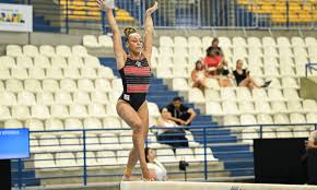 Lorrane Oliveira sofre acidente na Copa do Mundo de ginástica, mas passa bem