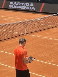 ATP coloca 'regra do calor' em prática e paralisa semifinal do Rio Open