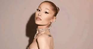 Ariana Grande: rumores de namoro crescem com mudança polêmica em letra de música