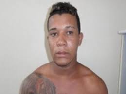 O último suspeito de participação na morte do policial militar Jurandy Oliveira se entregou a policia. José Carlos da Luz Santos, conhecido como Carlinhos, ... - Carlos-Luz