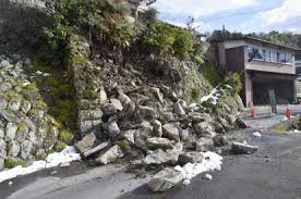 Strong quakes rattle western Japan, no tsunami warning issued