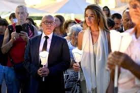 Éric Ciotti et sa nouvelle compagne Olivia de sortie à Nice pour une soirée symbolique entre traditions locales et ferveur religieuse — Gala