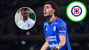 Cruz Azul en crisis: Emanuel Villa apunta a Paradela y expone el malestar celeste