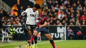 ¡Golazo de Duro! Valencia se impone en el Derbi y respira