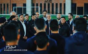پزشکیان پا به توپ شد/ رئیس‌جمهور مقابل ستاره‌های تیم ملی و قلعه‌نویی +تصاویر
