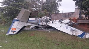 Avião de pequeno porte cai perto de aeroporto no interior de SP
