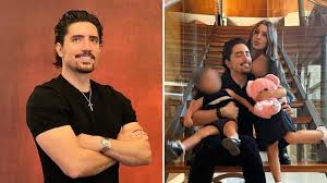 Tras su debut en ‘Juego de voces’, Alex Fernández reflexiona sobre la paternidad: “El amor verdadero”