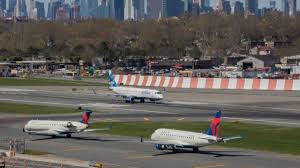 Colisiona un avión de Air Canadá contra un vehículo en el aeropuerto LaGuardia, de Nueva York