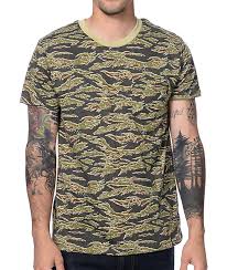 Résultat de recherche d'images pour "camo pocket t shirt"