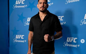 Poatan no peso-pesado? Campeão fala sobre próximos passos no UFC; veja