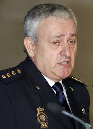 El nuevo jefe superior del Cuerpo Nacional de Policía en Aragón, Rafael Arenas, ha explicado que asume su nueva responsabilidad con &quot;mucha ilusión y muchas ... - _PRESENTACION_NUEVO_JEFE_POLICIA_ARAGON(5670610)_28c4cf59