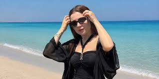 مي عز الدين تطلق مجموعة مايوهات محتشمة من تصميمها