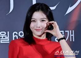 Kim Yoo-jung, who has been in the 23rd year since her debut, calls the