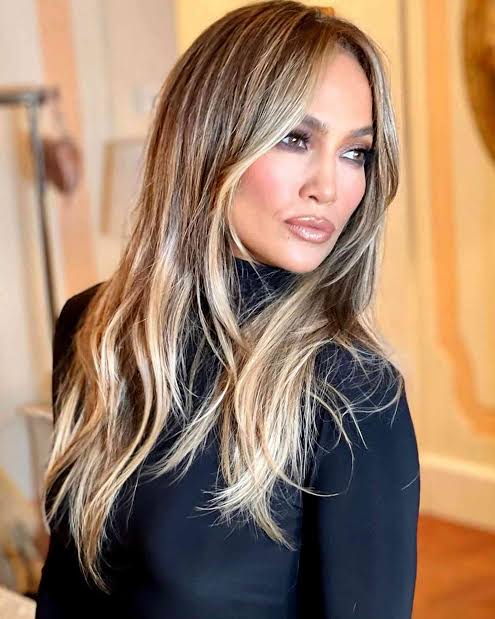 Jennifer Lopez Says She's 'Back on the Block' in Glam Photos as She and Ben Affleck Hit Venice