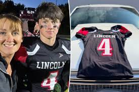 Wisconsin high school QB dead at 17 after suffering injuries in game