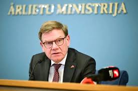 German Minister Calls for Crackdown on Russian Shadow Fleet Amid Weather Delays