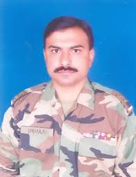Lieutenant Colonel Syed Imran Haider who was seriously injured in an Improvised Explosive Device (IED) blast in North Wazirstan on 9th June embraced ... - 4752