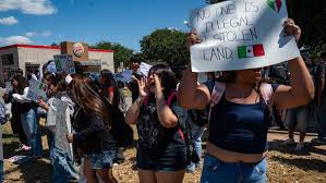 El migrante herido de bala por el ICE en Austin, devuelto al centro de detención y en una celda de aislamiento