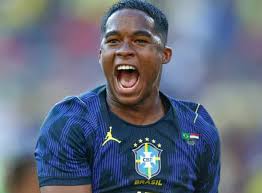 'Joga, Endrick!': de Zico a Romário, veja a pressão de ex-jogadores pela escalação do atacante na seleção brasileira