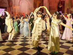 Intrigi și eleganță la Palatul Parlamentului. Actorii din Bridgerton, interviu exclusiv pentru Observator