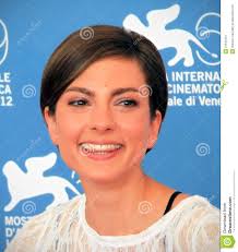 <b>Laura De Boer</b> wirft für Fotografen am 69. Venedig-Film-Festival am 8. - laura-de-boer-31542412