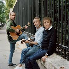 Alain Souchon: Ses fils, ses tubes... et un album acoustique INÉDIT!