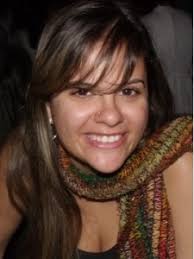 Nívia Maria Vasconcellos nasceu em Feira de Santana, Ba. Em 2002, publicou o livro de poesias “Invisibilidade” pelo MAC (Museu de Arte Contemporânea/FSA). - da255cb5a14f0b56089e
