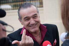 Magistraţii de la Judecătoria Sectorului 4 au decis, joi, ridicarea sancţiunii primite de George Becali pentru utilizarea în închisoare a mai multor cartele ... - gigi-becali