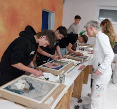 Frischer Glanz am alten Glaubensweg: Jugendliche retten kulturelles Erbe im Lechtal