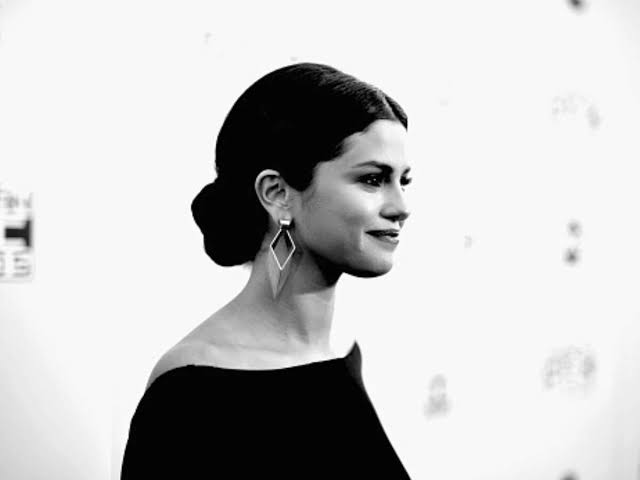 Selena Gomez accused of fraud, sued by investors over collapse of mental health startup Wondermind; complaint says app never built