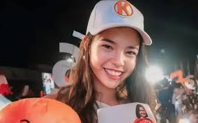 De perfil bajo a protagonista: quién es Kaori Villanella, la hija de Keiko que aparece en la campaña