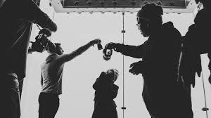 Muere fotógrafo de Karely Ruiz y otras famosas, fue encontrado en su departamento en posición inexplicable