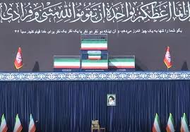 پیکر مطهر امام شهید به صحن مصلی آمد