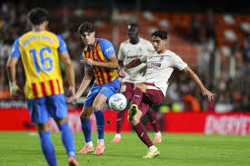 Valencia-Villarreal y Racing-Espanyol viven duelos para aplacar dudas, y el Rayo recibe al Elche en medio de la tensión