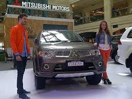 VIDEO SPESIFIKASI HARGA PAJERO SPORT LIMITED TERBARU 2013 Mitsubishi meluncurkan Pajero Sport Limited 5 Fitur