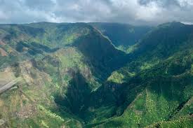5 injured in helicopter crash on the Hawaiian island of Kauai