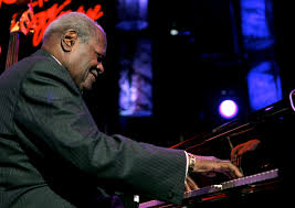 Resultado de imagem para Oscar Peterson, pianista de jazz canadense.