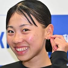 久保凛 社会人になり耳にピアス