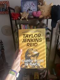 Eiza González Expresses Interest in 'Seven Husbands of Evelyn Hugo' Film Role